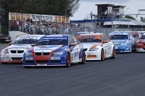 Der bliver kamp til stregen, når fem kørere på FDM Jyllandsringen skal afgøre, hvem af dem der kan kalde sig Danish Touringcar Championship 2008.